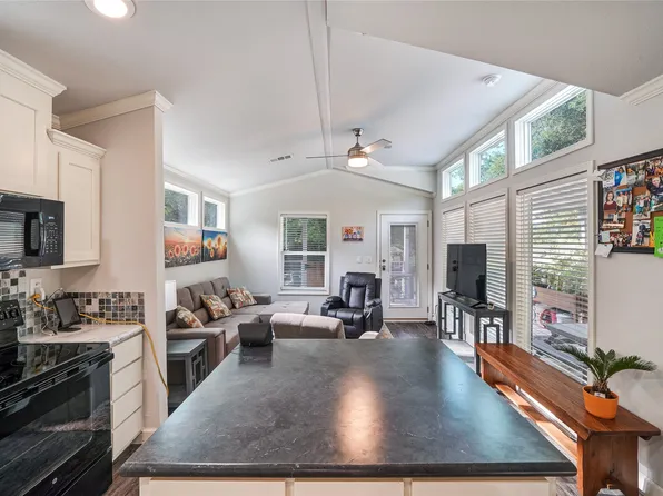 220 Pine Bluff Rdg, Springtown, TX 76082