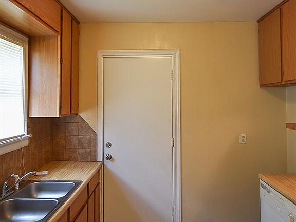 5th image of 2933 Blankenship St