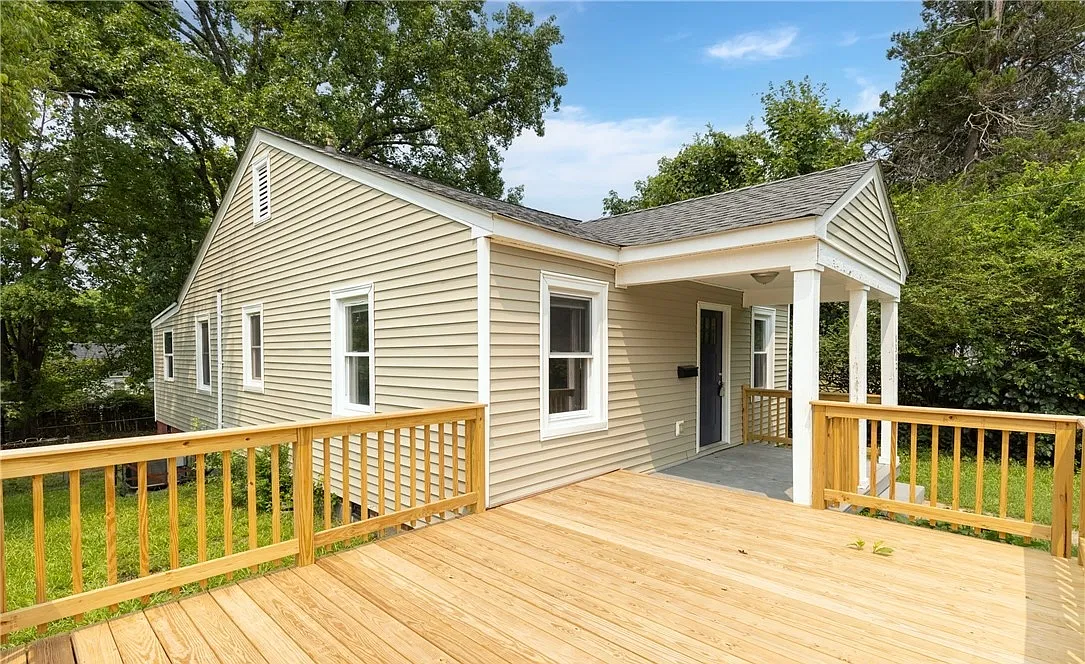 3 bed, 1.5 bath, 949 sqft, $1,950 — Photo 3