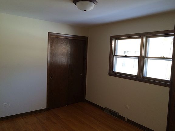 5th image of 5634 N Natoma Ave