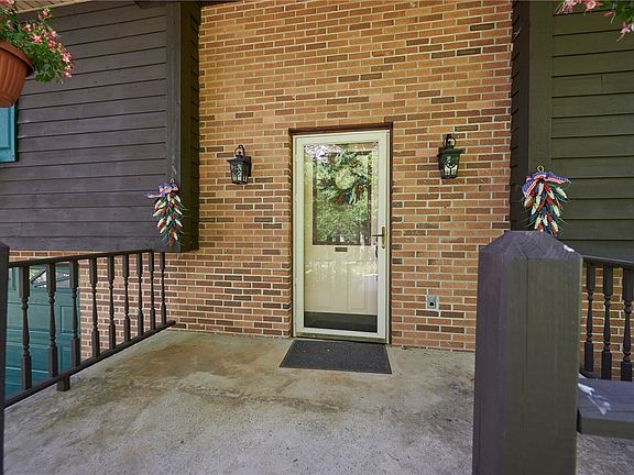 4th image of 483 Pony Farm Rd