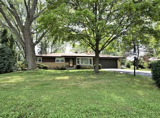 105 Drake Ter, Prospect Heights, IL 60070
