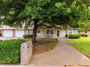 108 Frederick Rd, Fredericksburg, TX 78624