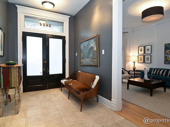 Foyer/Living Room