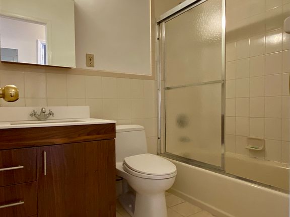 4th image of 4226 163rd St Floor 2