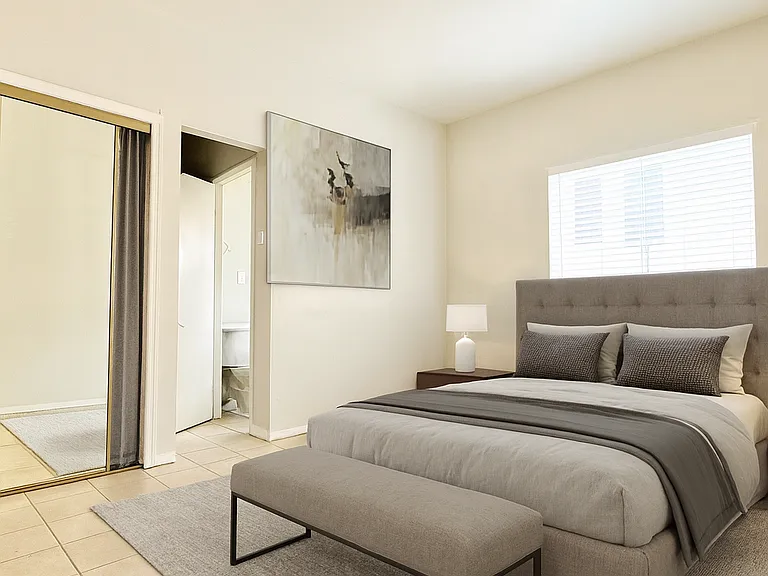 5606 S Figueroa St #4 — Photo 1