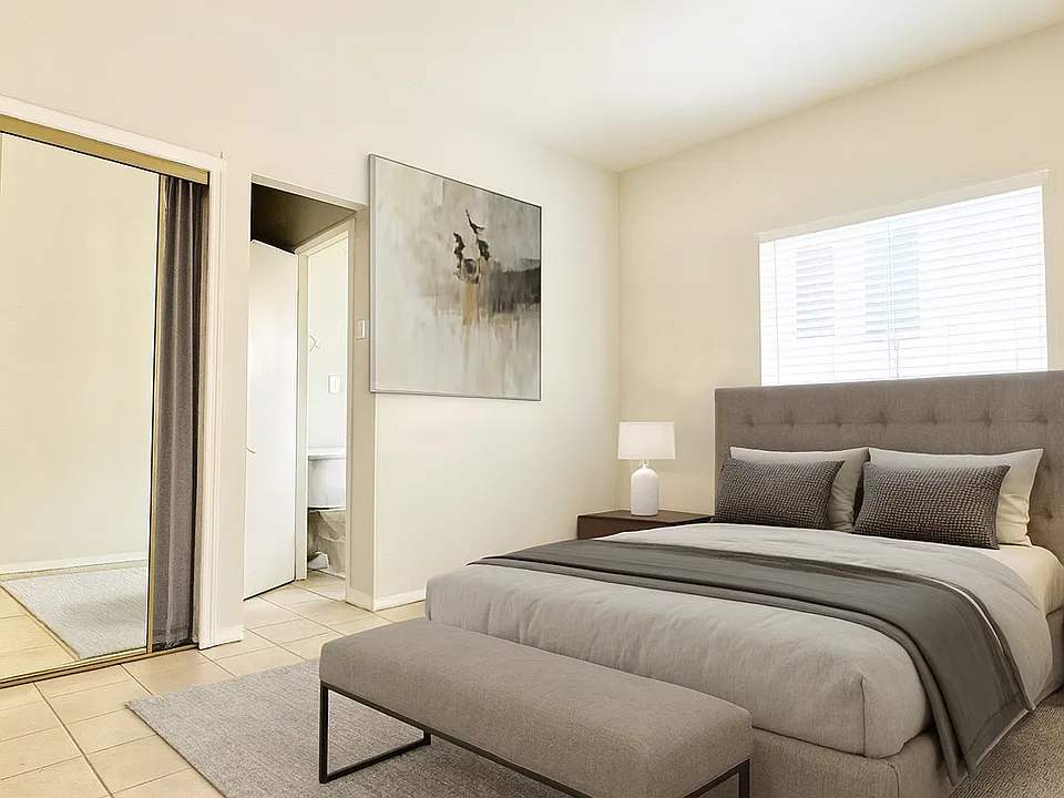 5606 S Figueroa St #4