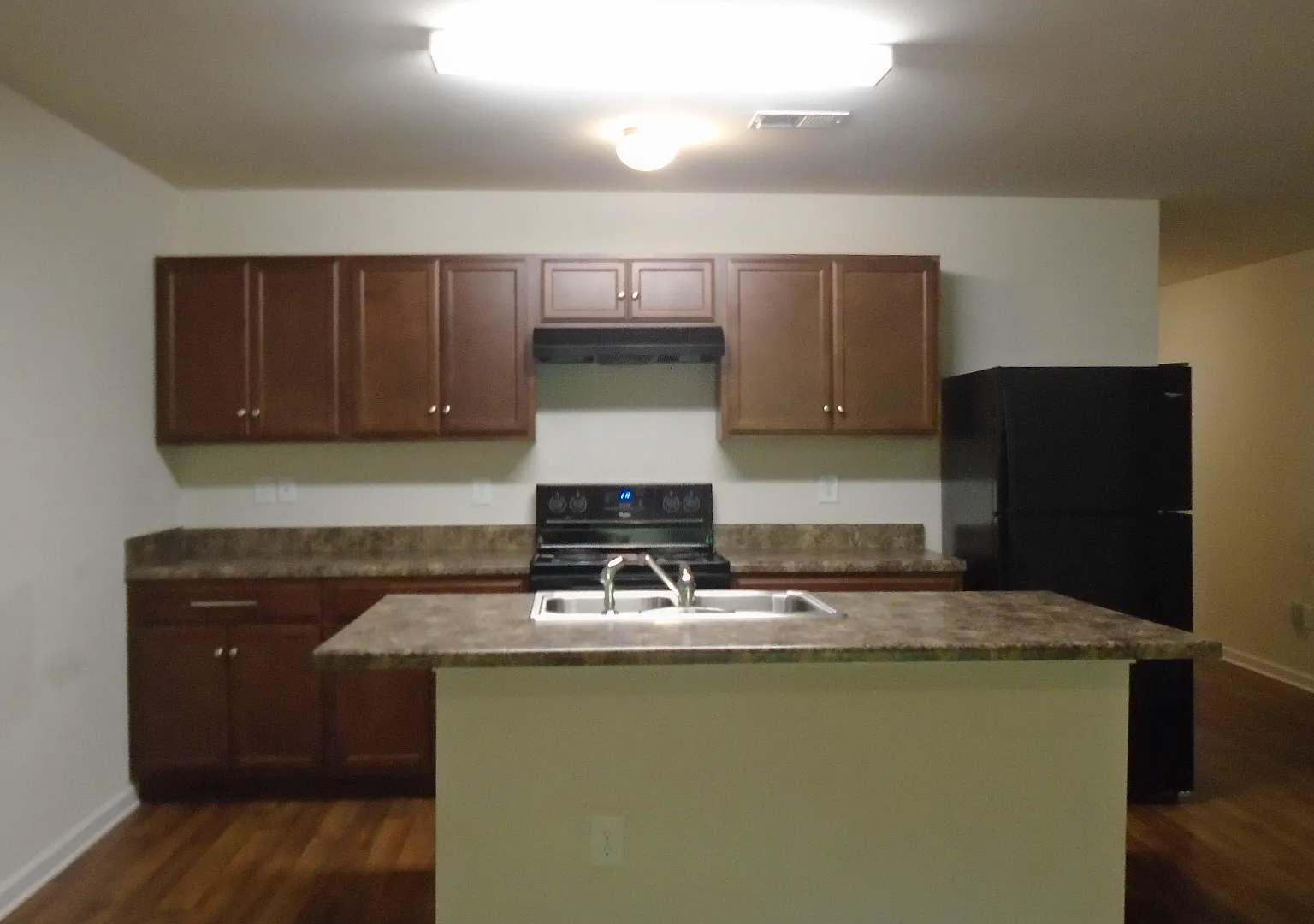 3 bed, 2.5 bath, $1,600 — Photo 2