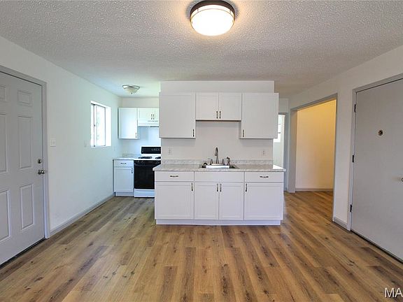 4th image of 216 N Main St