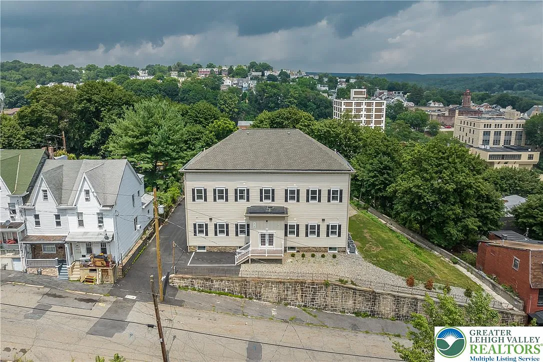 1 bed, 8500 sqft, $1,400 — Photo 1