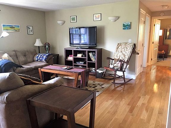 2nd image of 9 Tara Dr Unit 7