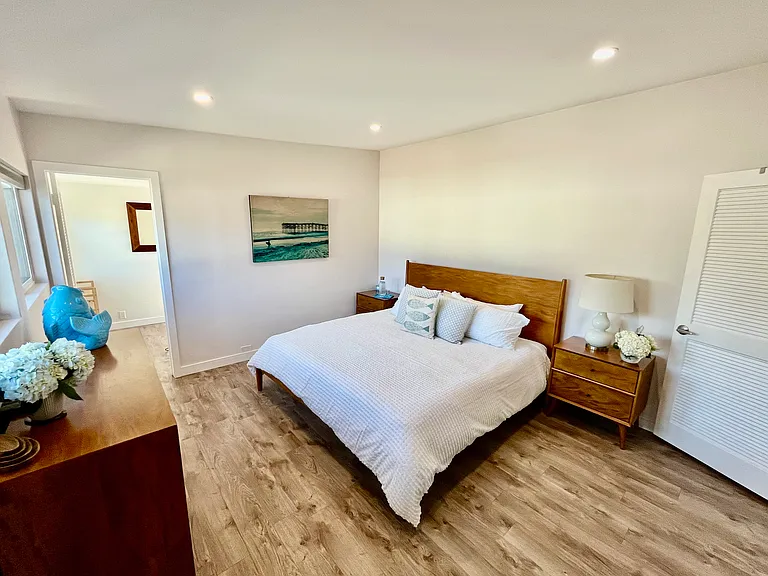 King-size platform bed.