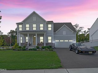 18 Annapolis St, Farmingdale, NJ 07727