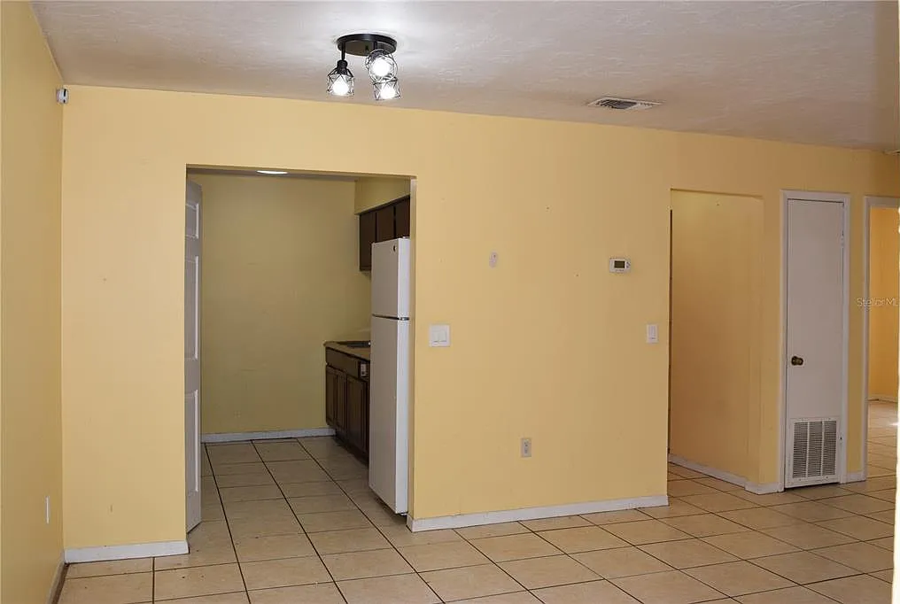 2 bed, 1.0 bath, 823 sqft, $1,200 — Photo 3