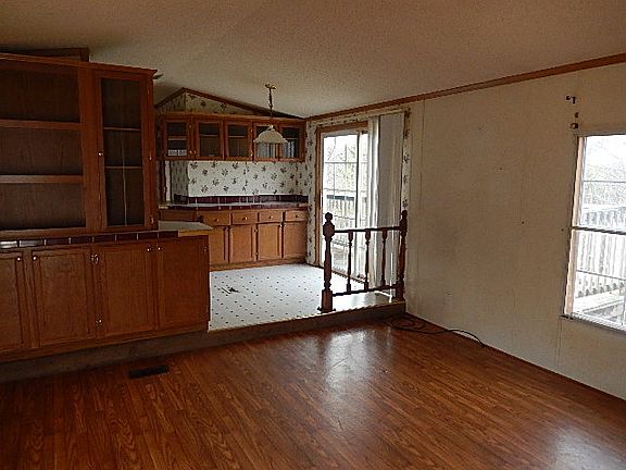 3rd image of 1012 Mockingbird Ln
