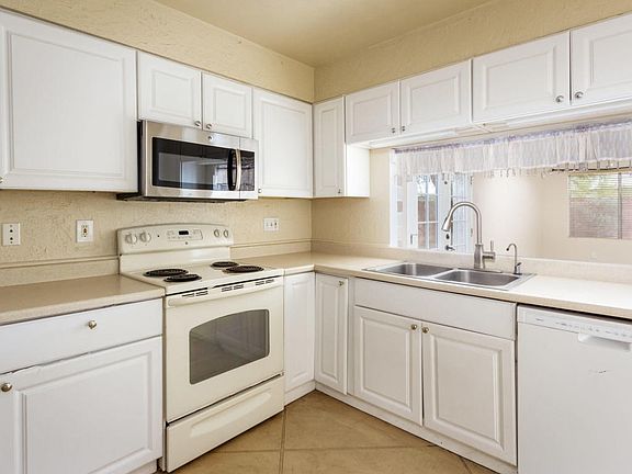 5th image of 3526 W Blacksill Dr