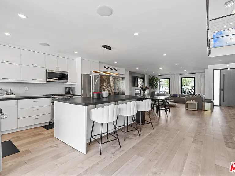 3207 Thatcher Ave — Photo 14