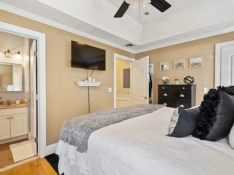 209 D St #2 — Photo 15
