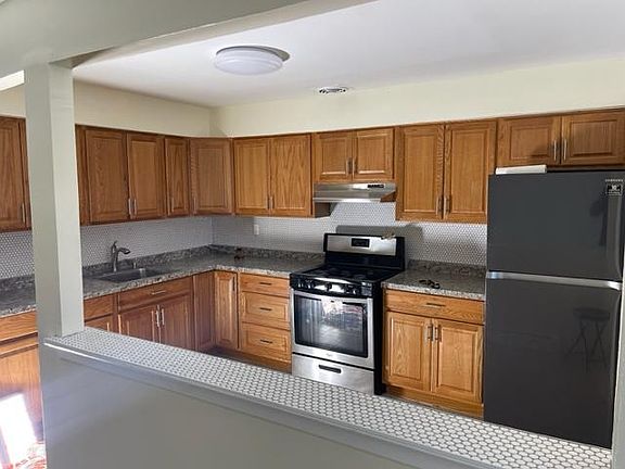 5th image of 750 E 83rd St
