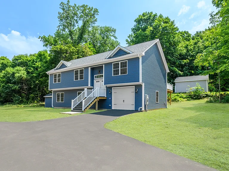 470 Oakville Ave — Photo 35