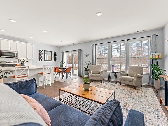 3rd image of 1241 Draper Rd