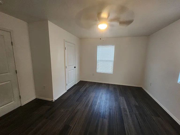 1509 N Michigan Ave — Photo 2