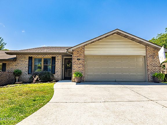 3rd image of 217 Villa Dr