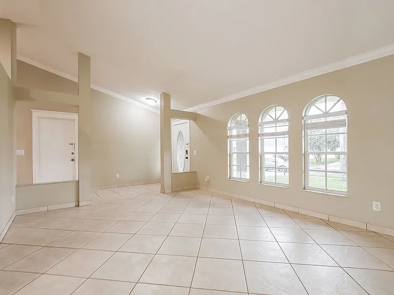 2708 Ashley Ct — Photo 3