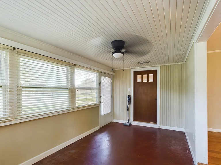 305 Bolton Ave — Photo 16