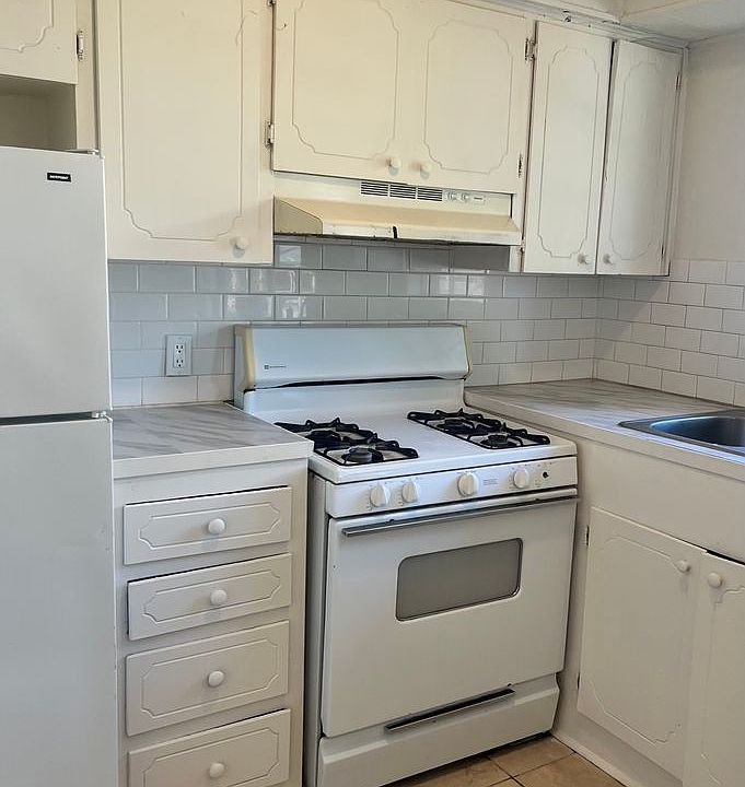 1st image of 412-418 E 3rd St #14