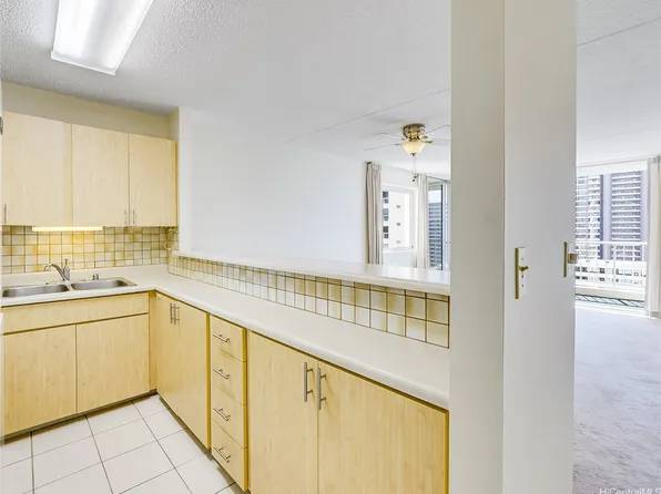 400 Hobron Ln APT 1815, Honolulu, HI 96815