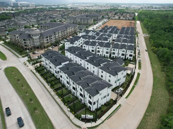 2802 Grand Fountains Dr #F, Houston, TX 77054