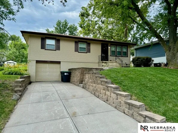 14141 N St, Omaha, NE 68137