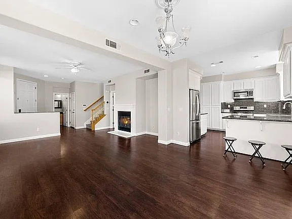 727 Talbot Ct — Photo 4