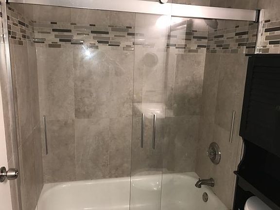 5th image of 1250 N La Salle Dr APT 412