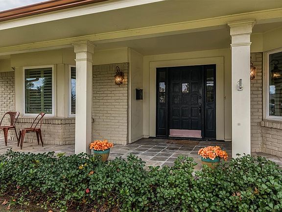 3rd image of 1016 Western Hills Dr