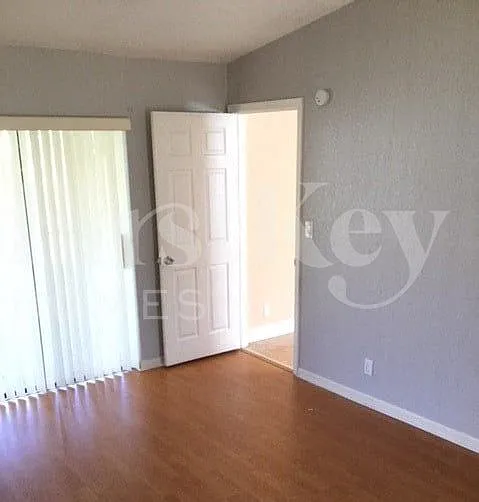 9703 NW 42nd Ct — Photo 6