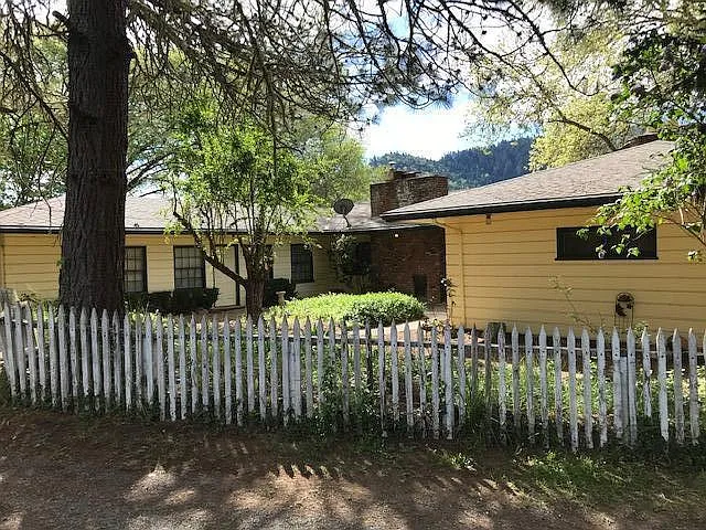 331 Leland Rd photo 1