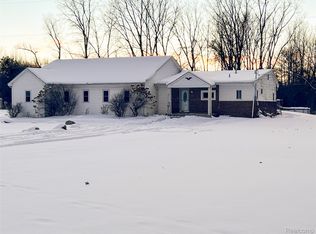 1290 Hunter Rd, Brighton, MI 48114