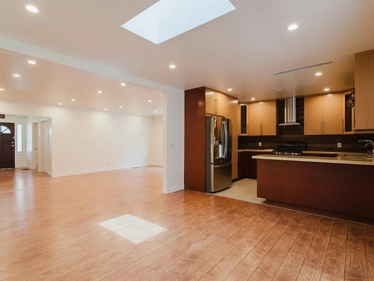 336 W Lexington Dr — Photo 13