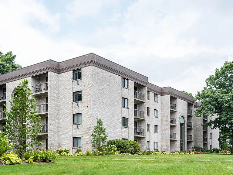 Shrewsbury Commons — Photo 31