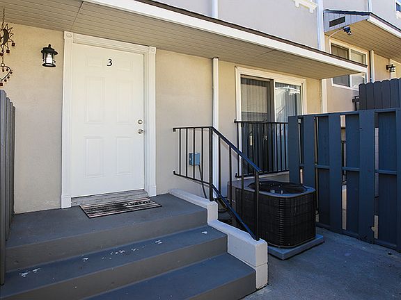 4th image of 2737 Montrose Ave #103