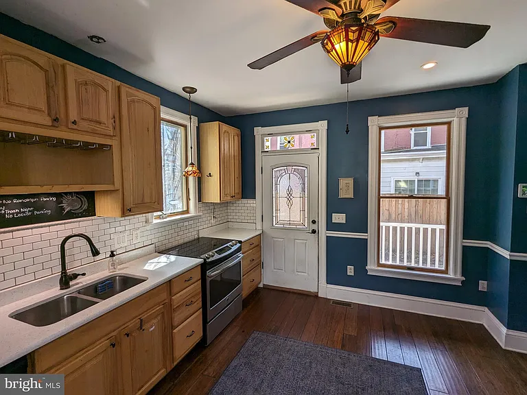 306 N Locust St — Photo 13