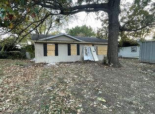 24 Leonard Dr, Cahokia, IL 62206