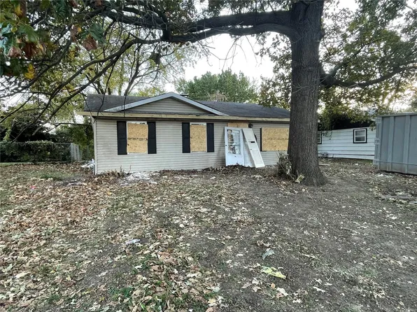 24 Leonard Dr, Cahokia, IL 62206