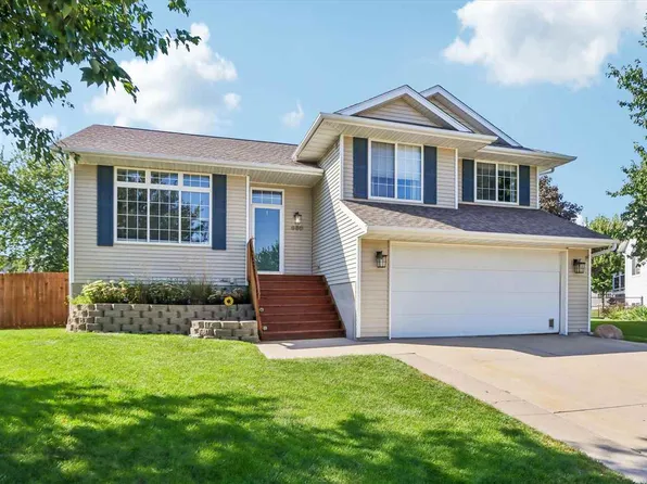 950 Augusta Cir, North Liberty, IA 52317
