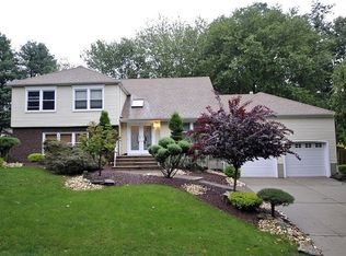 9 Bridle Way, Marlboro, NJ 07746