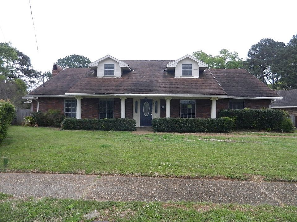 1st image of 2425 Lakecrest Dr