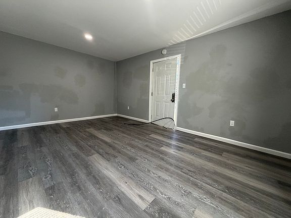 4th image of 550 Baldwin St APT 1A