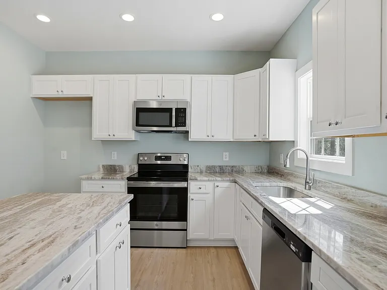 1040 Beaufort Rd — Photo 8